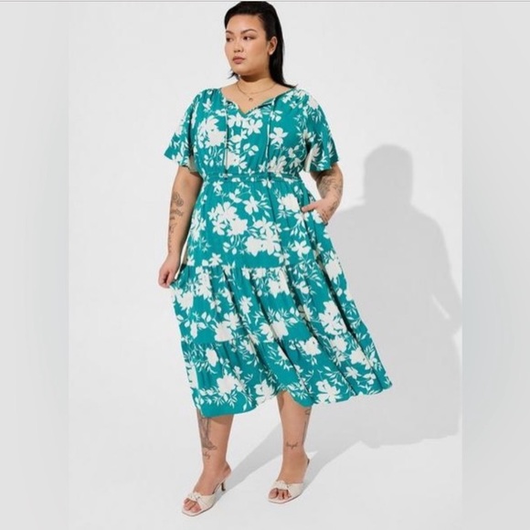 NWT Torrid Tea Length Studio Crepe de Chine tie neck tiered dress sz 4 (4X-26) - Picture 2 of 9